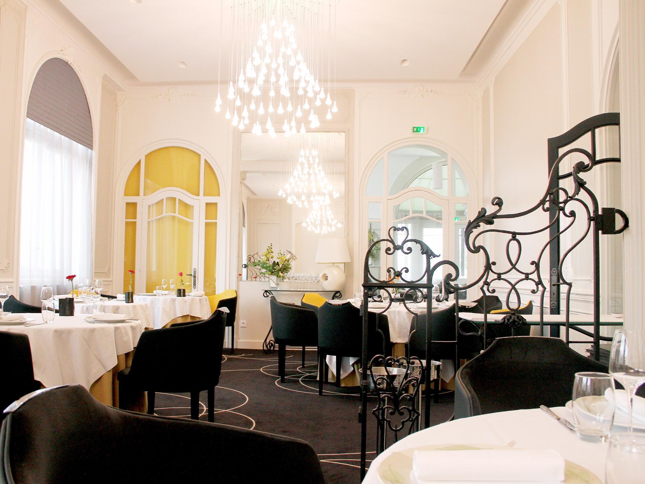 布兰查德城堡酒店 Chazelles-sur-Lyon 外观 照片